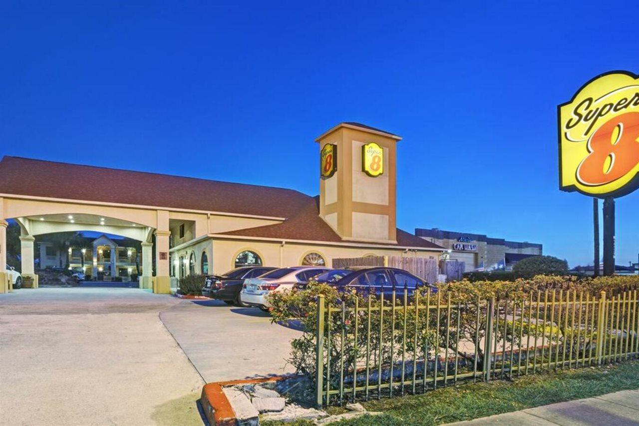 Super 8 By Wyndham Houston Hobby Airport South Hotel Exterior photo